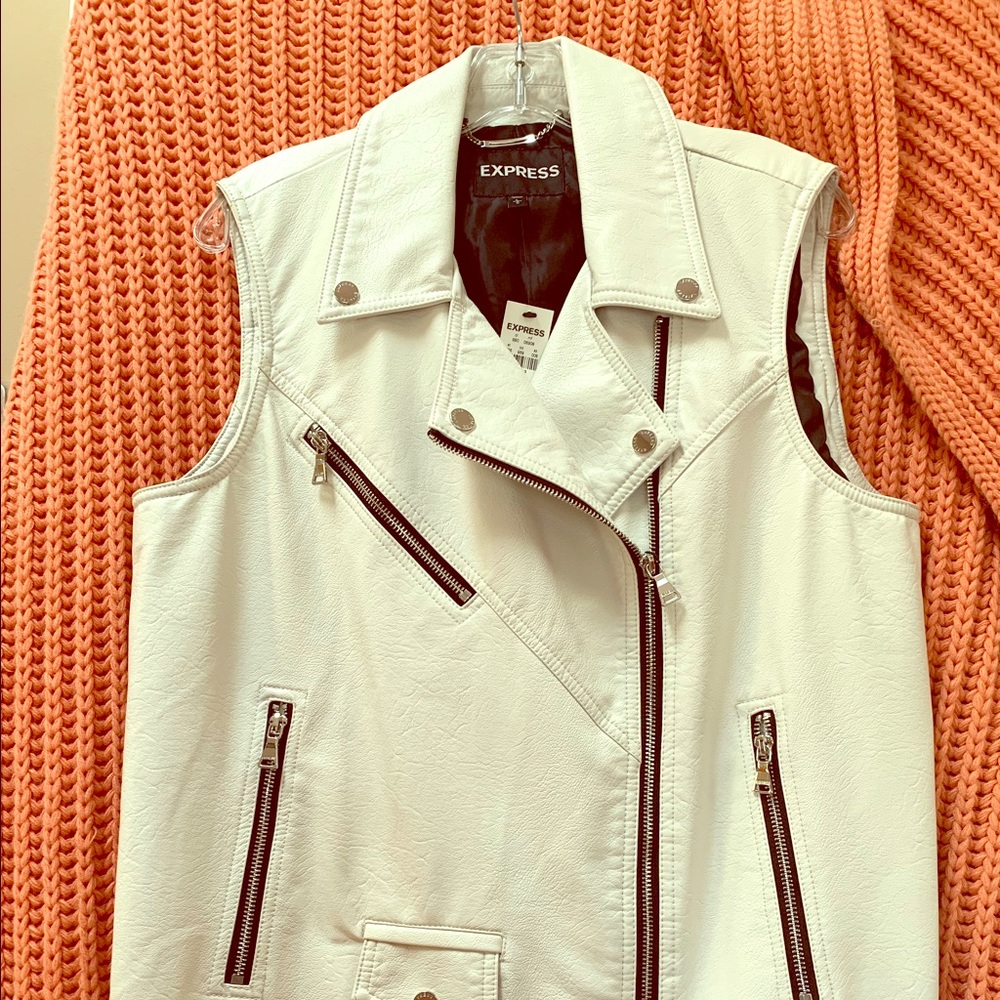Purchased, but never wore. Still has price tag!